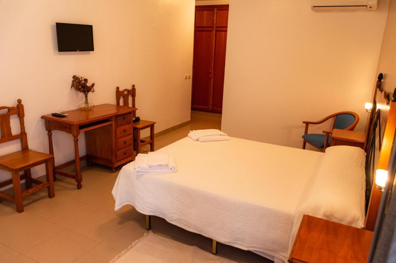Hotel Posada De Miraflores Alconchel Екстер'єр фото